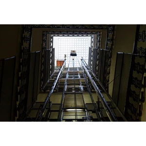 Memahami Dasar Konstruksi Hoistway Lift
